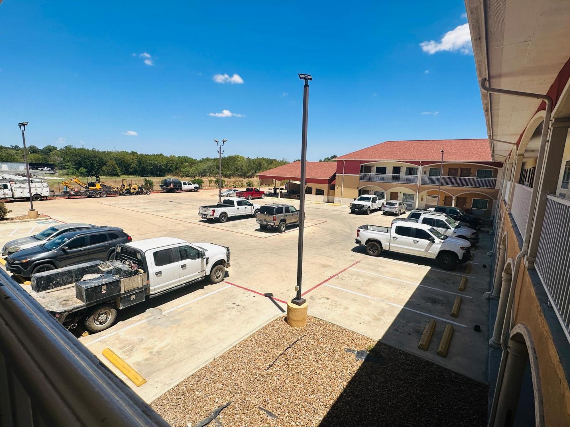 Executive Inn & Suites Floresville Exterior foto