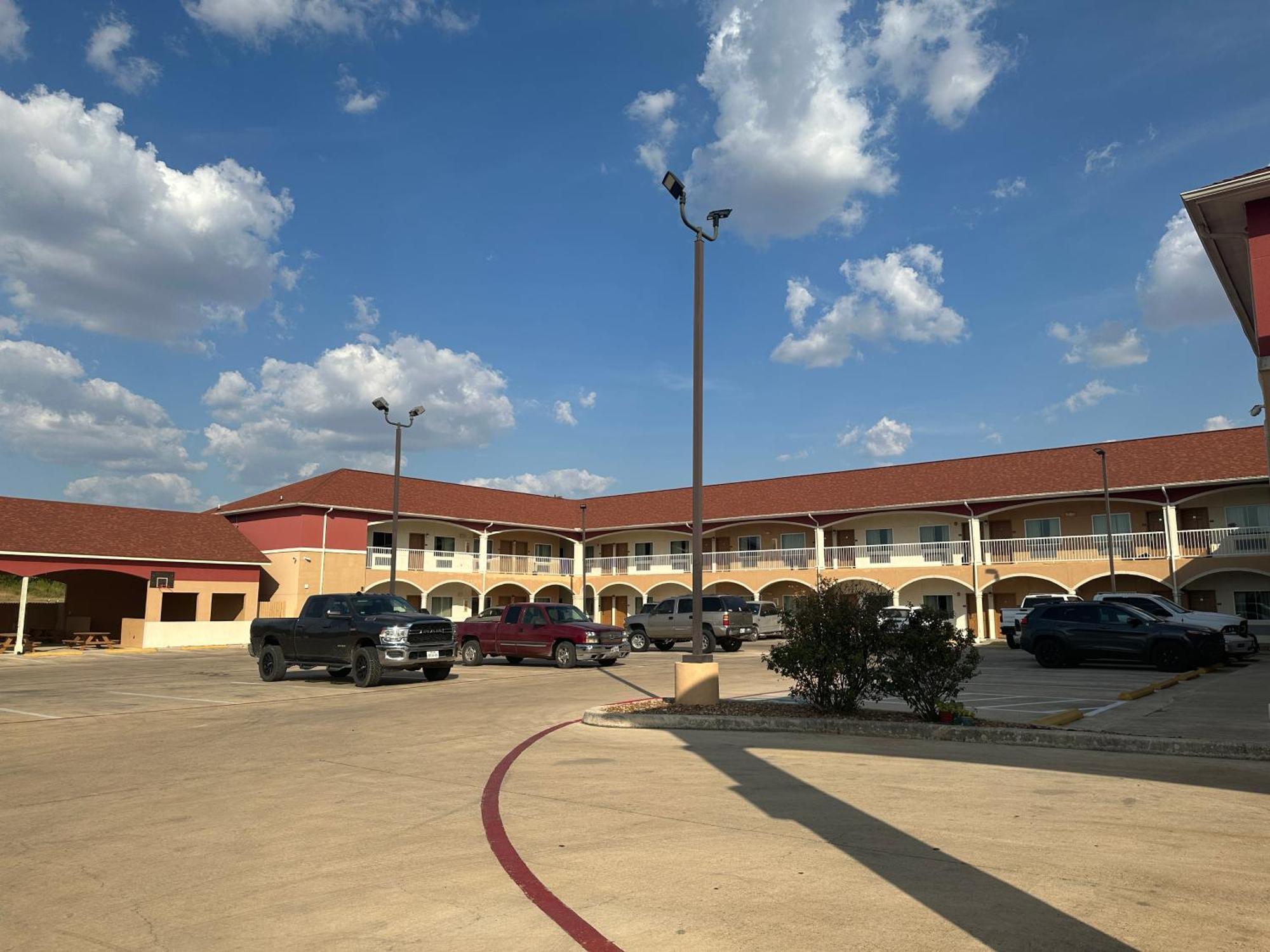 Executive Inn & Suites Floresville Exterior foto